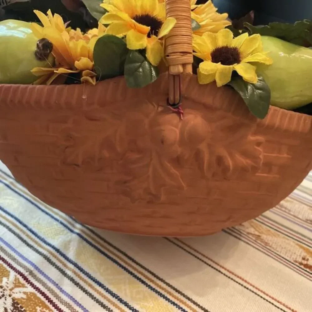 A Teleflora Gift Fruit‎ Basket